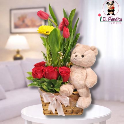 Arreglo floral en canasta con tulipanes y girasoles en Moquegua