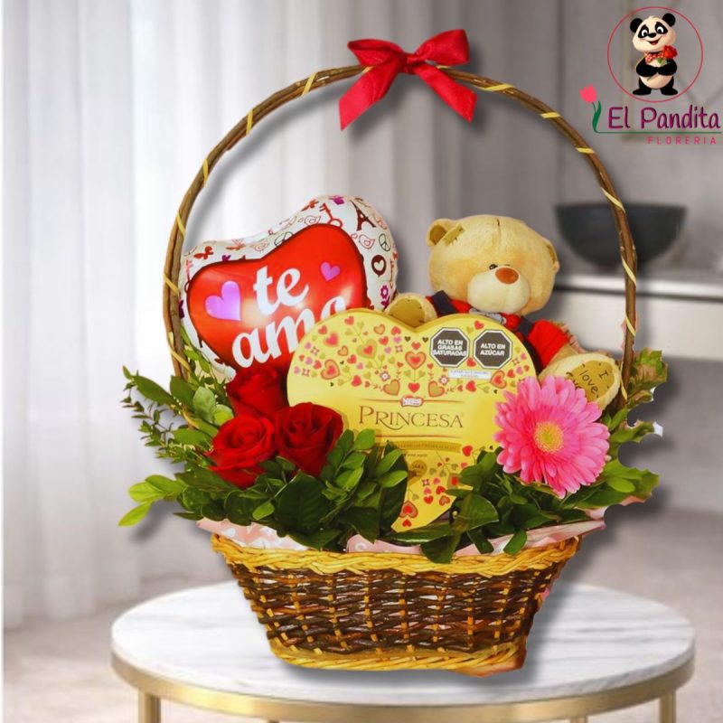 Canasta floral con rosas rojas y detalles románticos en Moquegua – Florería El Pandita
