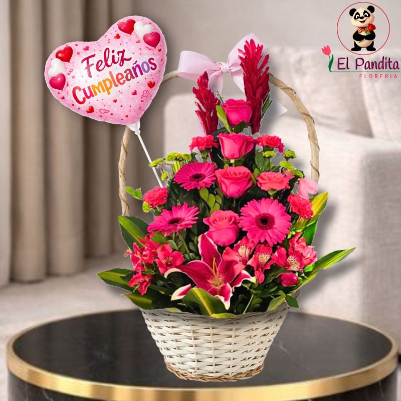 Canasta floral elegante con rosas fucsia en Moquegua